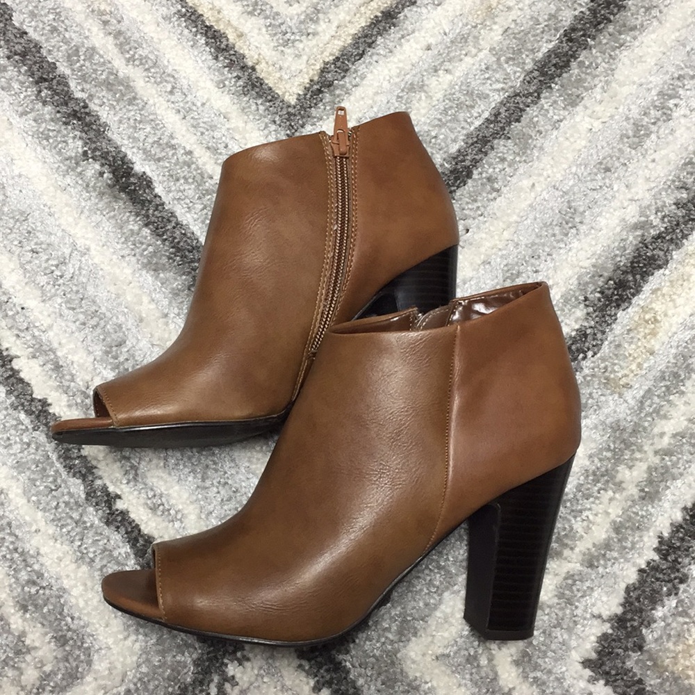 a.n.a. Shoes